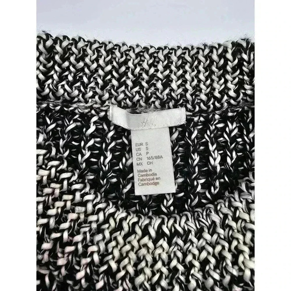 H&M Women's Size S Black and White Oversized Cropped Sweater - Picture 3 of 6